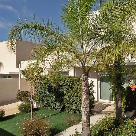 Nesea Domus Apartment *